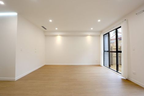 Photo of property in 13d King Richard Place, Browns Bay, Auckland, 0630