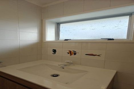 Photo of property in 1/4 Mahuta Grove, Northcote, Auckland, 0627