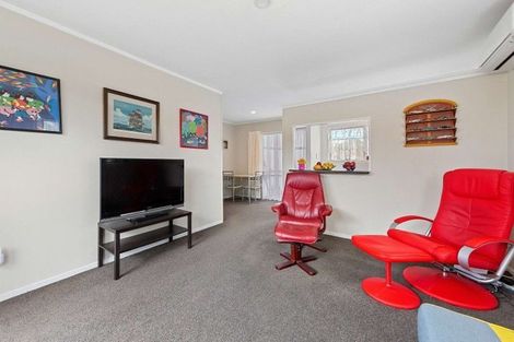 Photo of property in 1/92 Kenderdine Road, Papatoetoe, Auckland, 2025