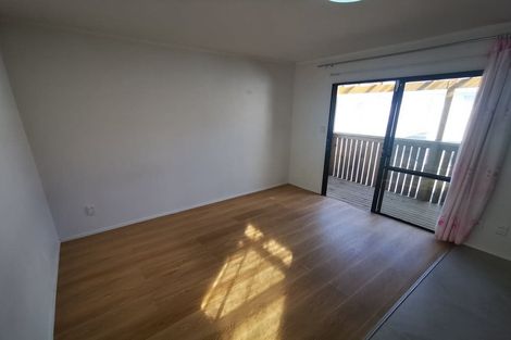 Photo of property in 252 Triangle Road, Massey, Auckland, 0614