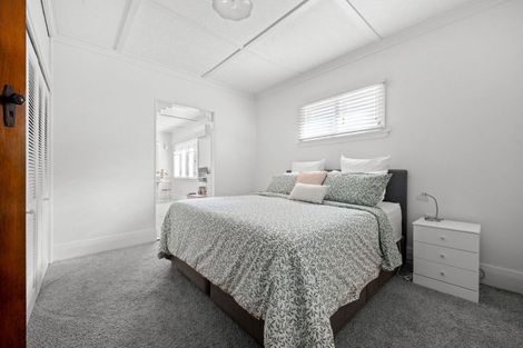 Photo of property in 2 Saint Olpherts Avenue, Hamilton East, Hamilton, 3216