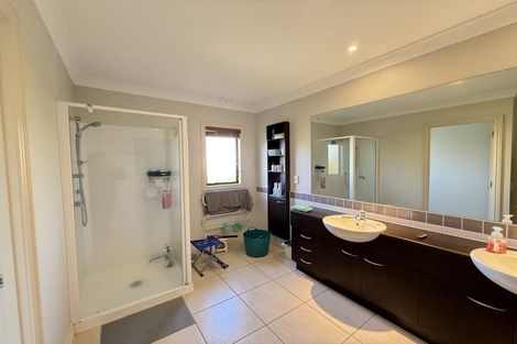 Photo of property in 11 Dunvegan Rise, East Tamaki Heights, Auckland, 2016
