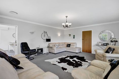 Photo of property in 3 Climie Crescent, Hawera, 4610