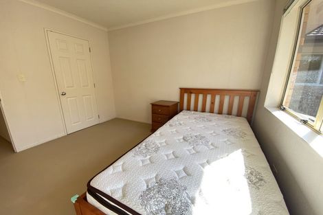 Photo of property in 6e Clearwater Cove, West Harbour, Auckland, 0618