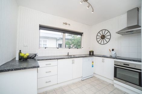 Photo of property in 24 Chelwood Street, Takaro, Palmerston North, 4412