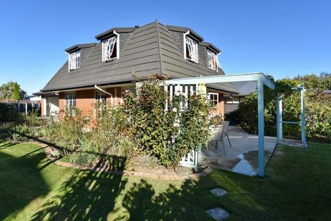 Photo of property in 32 Main North Road, Woodend, 7610