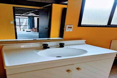 Photo of property in 1/268 Forrest Hill Road, Forrest Hill, Auckland, 0620