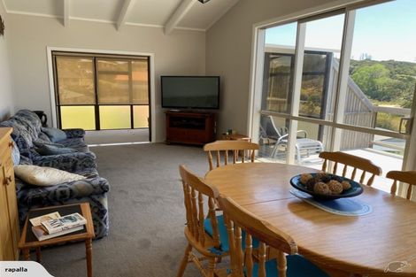 Photo of property in 20 Stratford Drive, Cable Bay, 0420