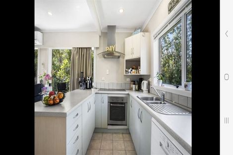 Photo of property in 29a Glenfern Road, Mellons Bay, Auckland, 2014