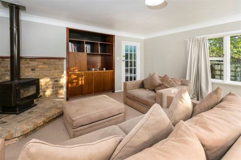 Photo of property in 50 Hobsonville Road, West Harbour, Auckland, 0618