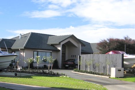 Photo of property in 19 Mellefont Close, East Tamaki Heights, Auckland, 2016