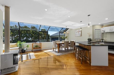 Photo of property in 92 Govett Avenue, Frankleigh Park, New Plymouth, 4310