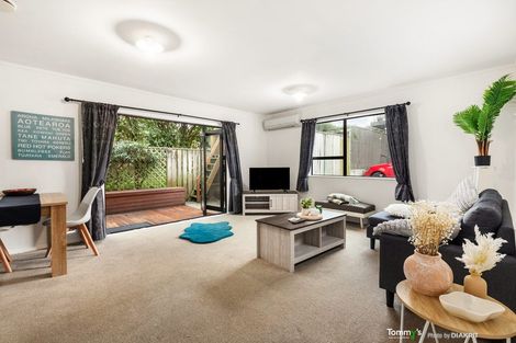 Photo of property in 4/163 Queens Drive, Lyall Bay, Wellington, 6022