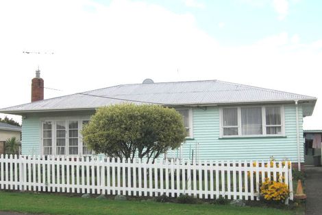 Photo of property in 42 Woodford Avenue, Henderson, Auckland, 0610