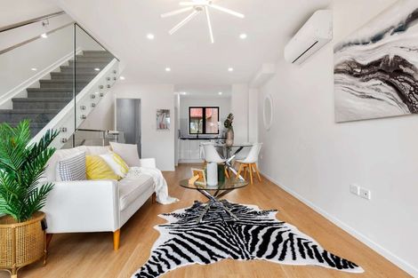 Photo of property in 3/1 Waters Place, New Lynn, Auckland, 0600