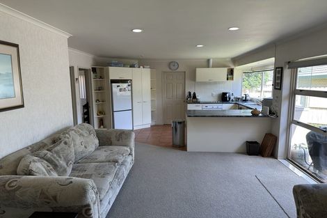 Photo of property in 9 Brosna Place, East Tamaki, Auckland, 2016