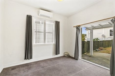 Photo of property in 2/17 Hall Street, Newtown, Wellington, 6021