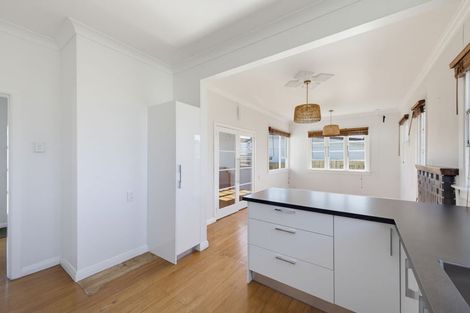 Photo of property in 403 Carrington Street, Upper Vogeltown, New Plymouth, 4310