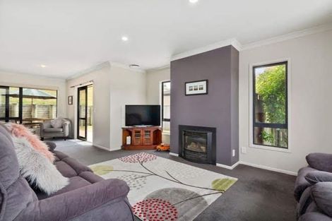 Photo of property in 54 Aotea Drive, Aotea, Porirua, 5024