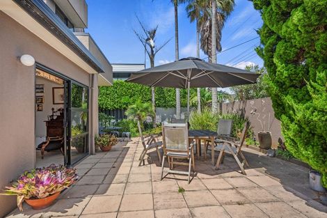 Photo of property in 1/43 Milford Road, Milford, Auckland, 0620