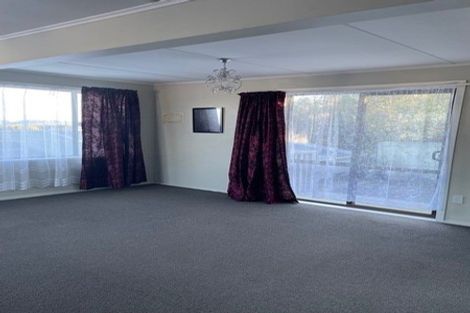 Photo of property in 39 Cotswold Crescent, Newlands, Wellington, 6037