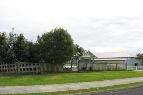 Photo of property in 1 Mace Terrace, Oakura, 4314
