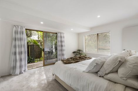 Photo of property in 127 Mellons Bay Road, Mellons Bay, Auckland, 2014