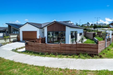 Photo of property in 15 Croatia Avenue, Huapai, Kumeu, 0810