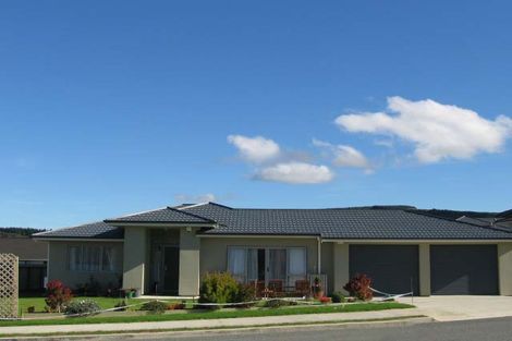 Photo of property in 114 Kirton Drive, Riverstone Terraces, Upper Hutt, 5018