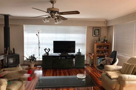 Photo of property in 2/94 Chivalry Road, Glenfield, Auckland, 0629