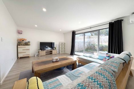 Photo of property in 6c Buisson Glade, West Harbour, Auckland, 0618