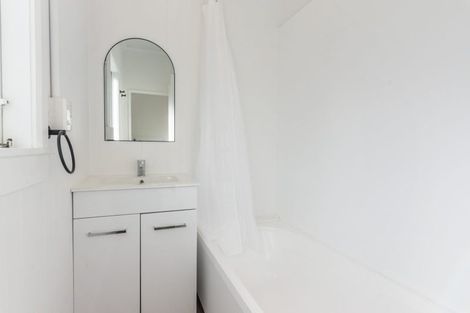 Photo of property in 10-10a Waimea Road, Waikanae Beach, Waikanae, 5036