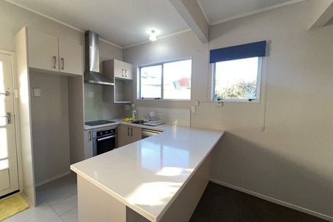 Photo of property in 5 Taupo Street, Green Bay, Auckland, 0604