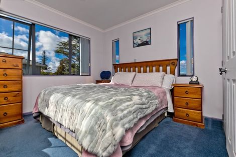 Photo of property in 5a Crompton Road, Massey, Auckland, 0614