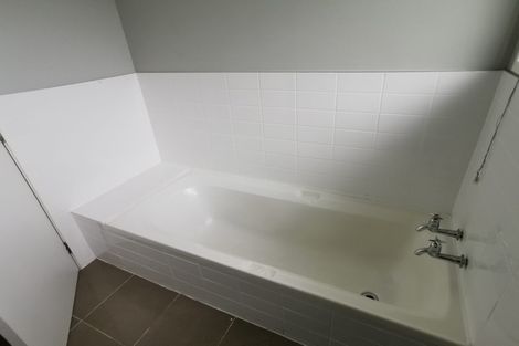 Photo of property in 4 Tree View Avenue, Glenfield, Auckland, 0629