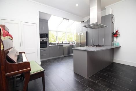 Photo of property in 3 Wattle Street, New Lynn, Auckland, 0600