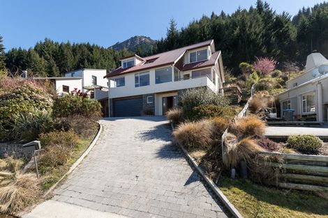 Photo of property in 141 Wynyard Crescent, Fernhill, Queenstown, 9300