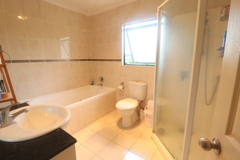 Photo of property in 16 Crimson Park, Oteha, Auckland, 0632