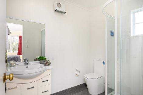 Photo of property in 2 Rosebank Avenue, Kelvin Grove, Palmerston North, 4414