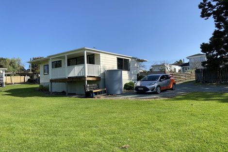 Photo of property in 23 Flanshaw Road, Te Atatu South, Auckland, 0610