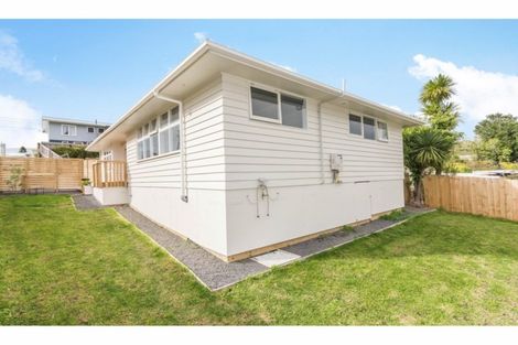 Photo of property in 6 Sheehan Road, Te Atatu South, Auckland, 0610