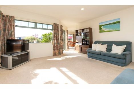 Photo of property in 87a Elan Place, Stanmore Bay, Whangaparaoa, 0932