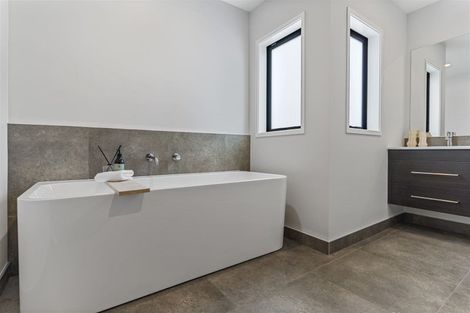 Photo of property in 63a Hellyers Street, Birkdale, Auckland, 0626