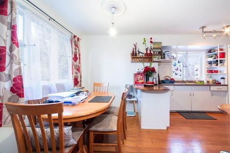 Photo of property in 32 Blease Street, New Lynn, Auckland, 0600
