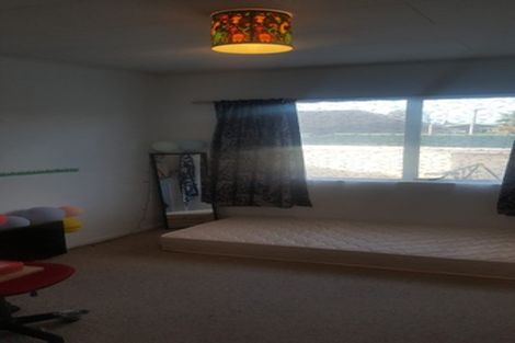 Photo of property in 1/2 Netherlands Avenue, Kelston, Auckland, 0602