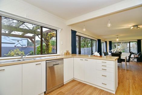 Photo of property in 247 Wainoni Road, Avondale, Christchurch, 8061