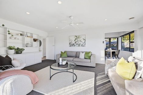 Photo of property in 5 Liston Crescent, Cockle Bay, Auckland, 2014