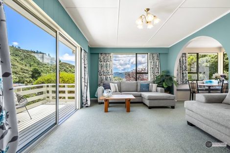 Photo of property in 12 Holmes Grove, Naenae, Lower Hutt, 5011