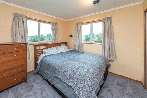 Photo of property in 35 Weraroa Road, Waverley, 4510