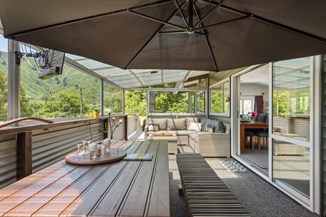 Photo of property in 14 Beach Road, Waikawa, Picton, 7220